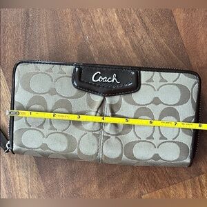 Coach✨🤎🤍Tan and Brown Signature Wallet